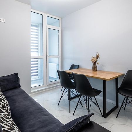 Avalon Time Apartment Lviv Bagian luar foto