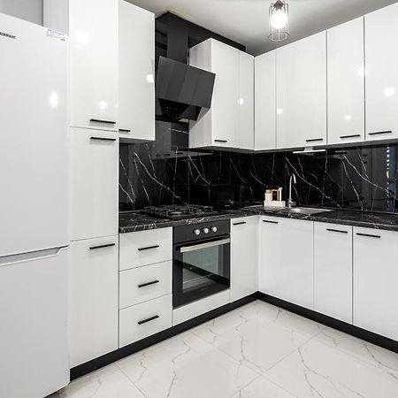 Avalon Time Apartment Lviv Bagian luar foto